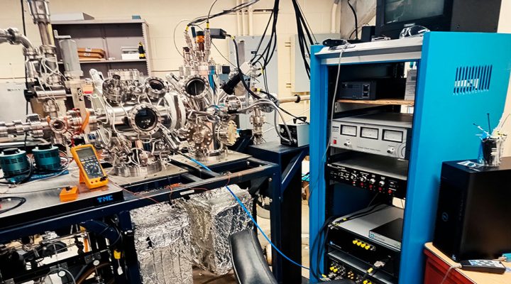 Equipo de ultra alto vacío (Laboratorio de Fisicoquímica de Superficies del Prof. Tysoe en Milwaukee). Foto: gentileza investigador.