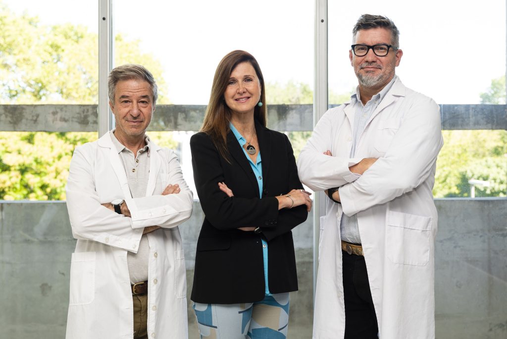 Adrián Mutto, Investigador UNSAM; Mariela Balbo, Especialista en negocios y finanzas (EEyN_UNSAM) y Adrián Abalovich, Médico cirujano, director del área de xenotrasplantes de la SAT