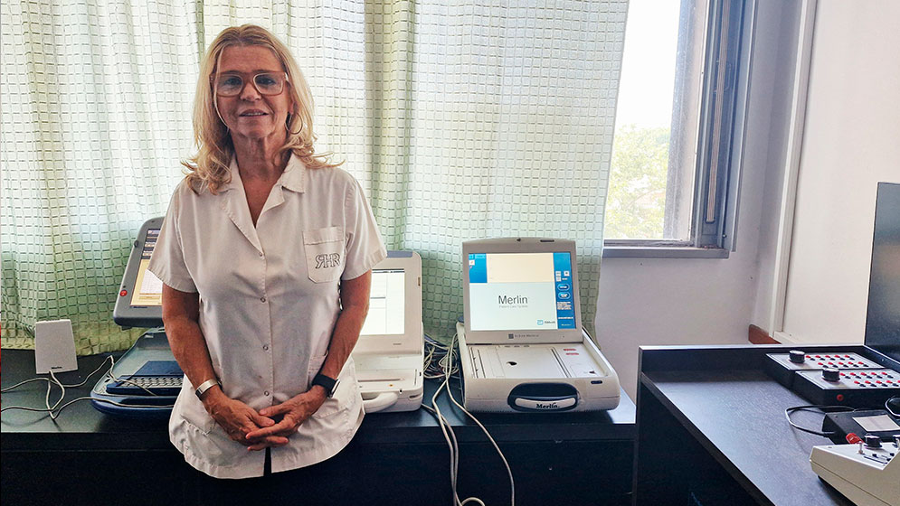 La médica cardióloga y electrofisióloga Magdalena Defeo también es autora del trabajo. Es jefa de Servicio de Cardiología del Hospital Prof. Dr. Rodolfo Rossi, responsable del Área de Electrofisiología Cardíaca Invasiva del Hospital Italiano de La Plata e integra la Comisión Directiva de la Federación Argentina de Cardiología.