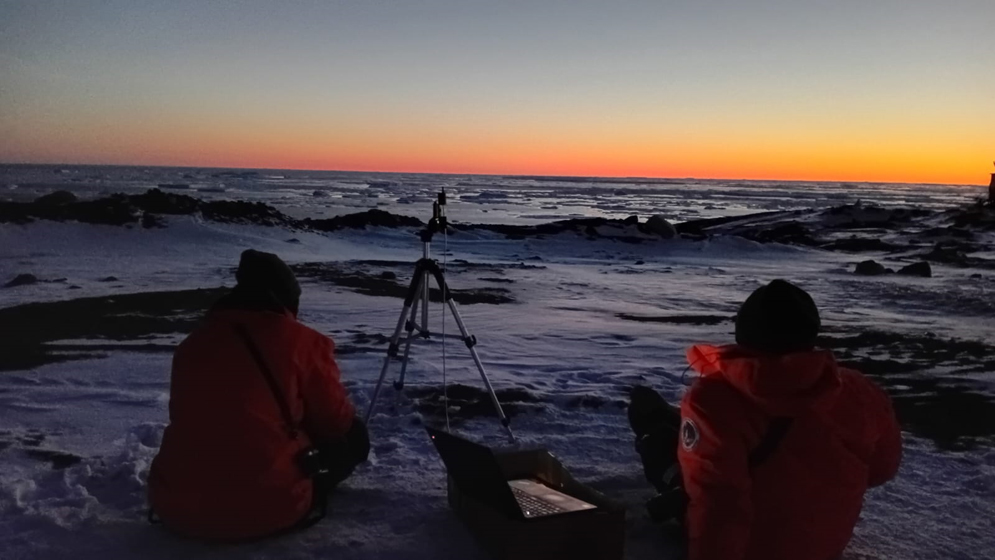 Científicos del CONICET lideran en la Antártida un estudio que busca ampliar el conocimiento integral de la luz natural en latitudes australes. Fotos: gentileza investigadores.